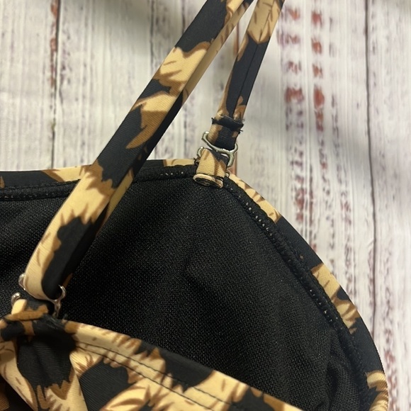 Cheetah Print Women’s One Piece Swimsuit - Small - Picture 6 of 7